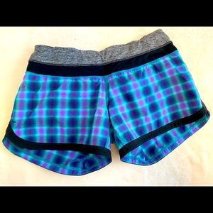 Lululemon shorts size 4